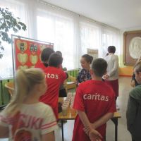 Szkolni wolontariusze zbierają pluszaki dla dzieci z Ukrainy