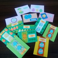 Kartki przygotowane przez dzieci pod opieką nauczycieli